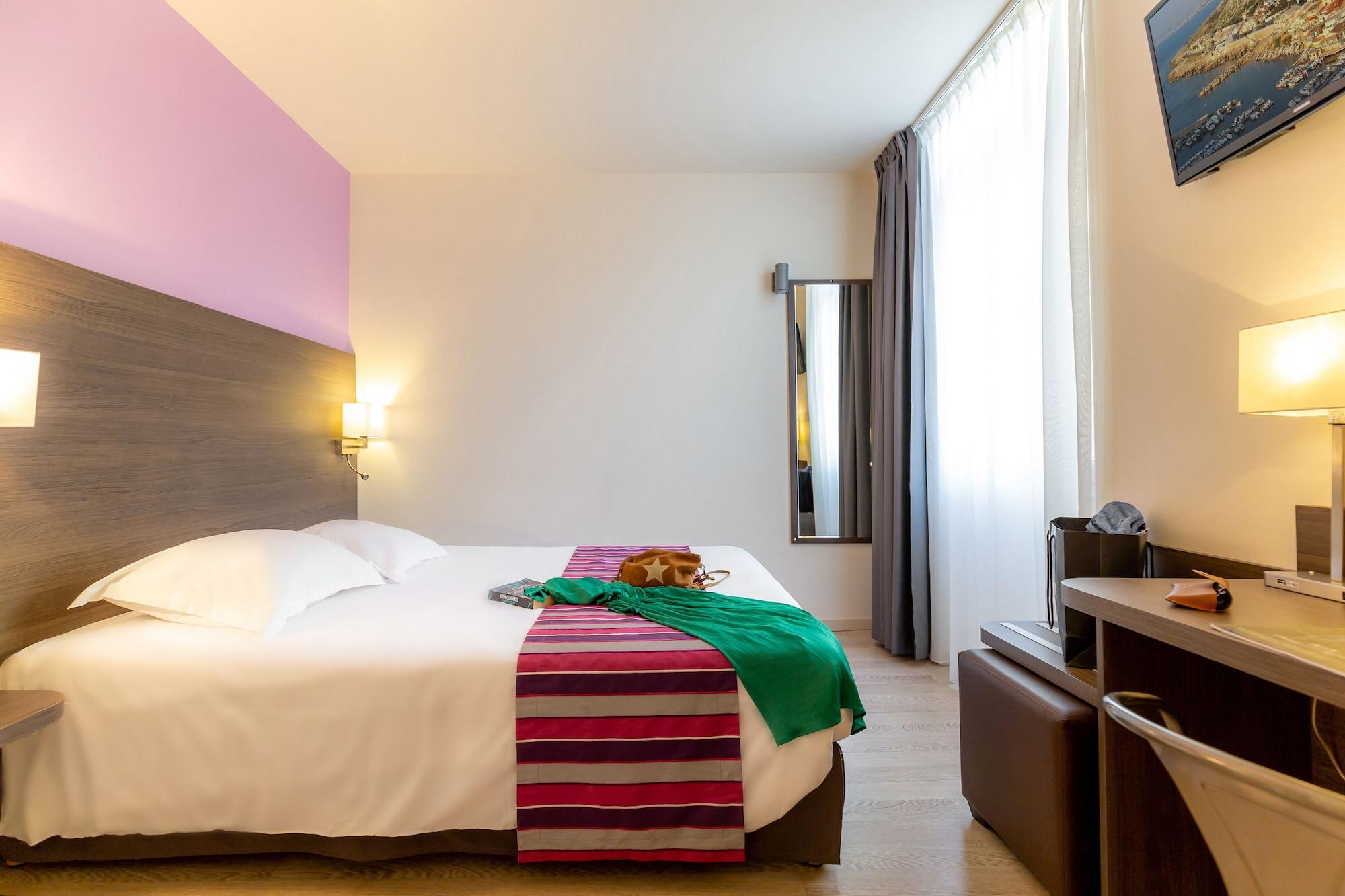 Hotel Terminus Saint-Charles Марсилия Екстериор снимка