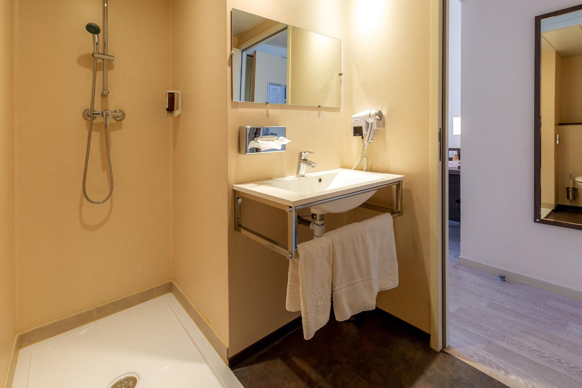 Hotel Terminus Saint-Charles Марсилия Екстериор снимка