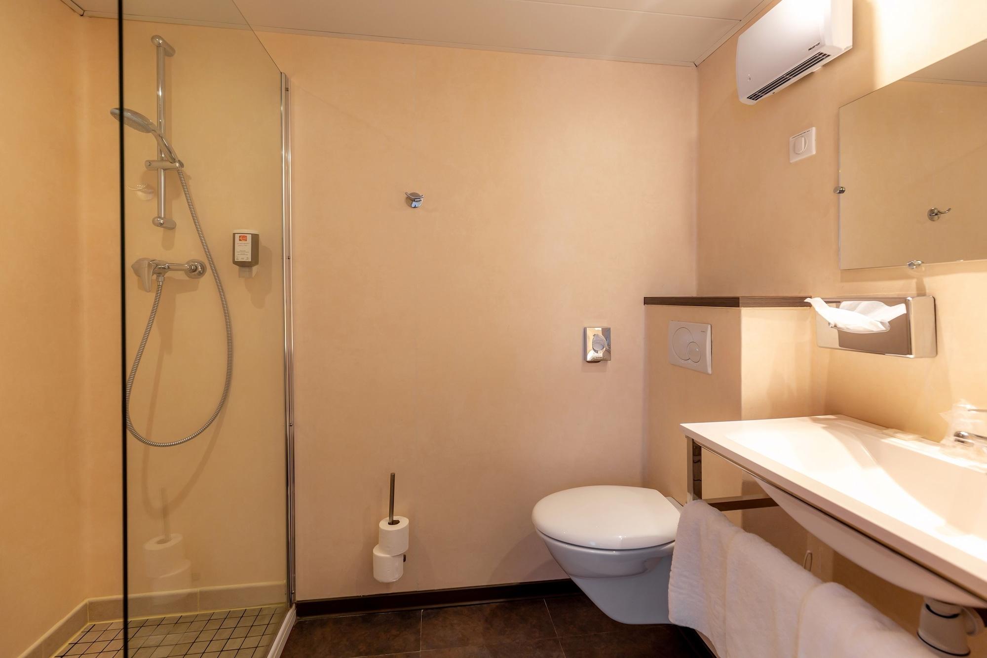Hotel Terminus Saint-Charles Марсилия Екстериор снимка