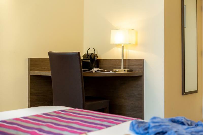Hotel Terminus Saint-Charles Марсилия Екстериор снимка